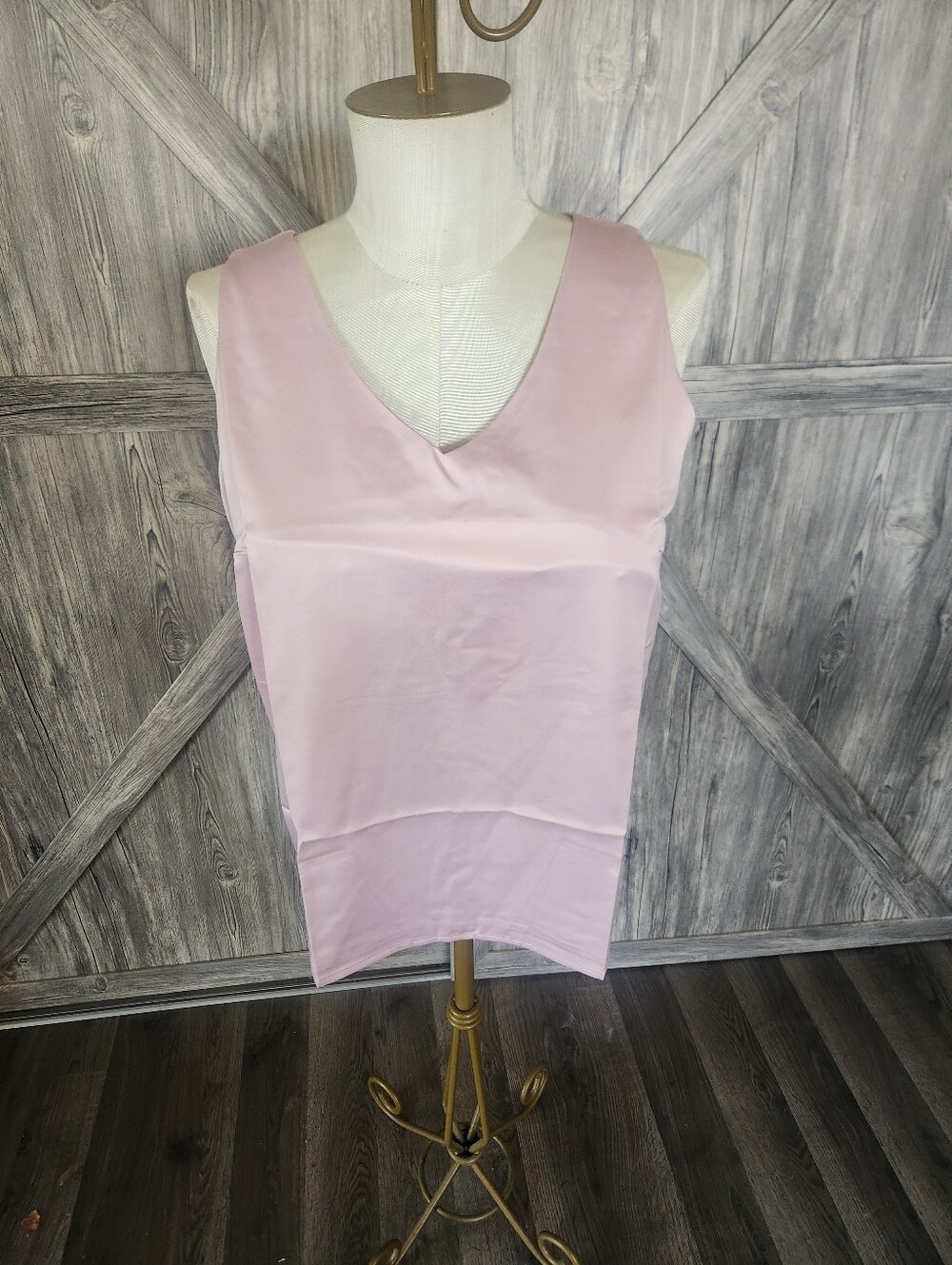 V-Neck Sleeveless Tank Top in Light Pink